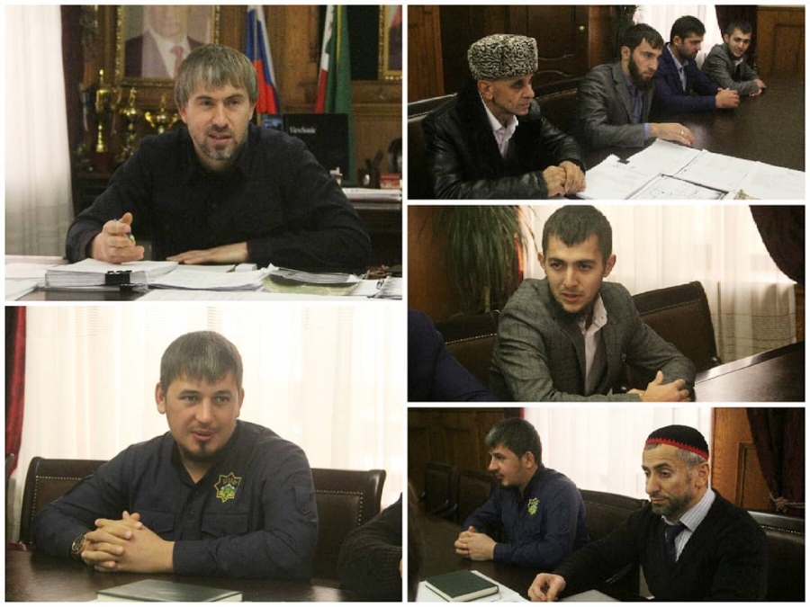 Сегодня в администрации Ачхой-Мартановского района провел встречу с руководителями МОПД &quot;АХМАТ&quot;.